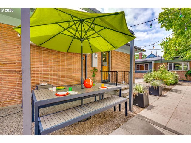 4235 Se WOODWARD St, Portland, OR 97206
