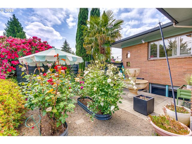 4235 Se WOODWARD St, Portland, OR 97206