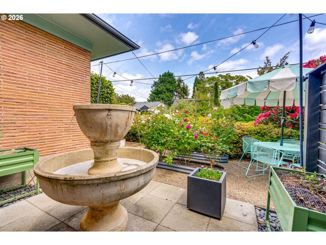 4235 Se WOODWARD St, Portland, OR 97206