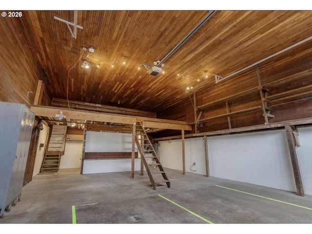 4235 Se WOODWARD St, Portland, OR 97206