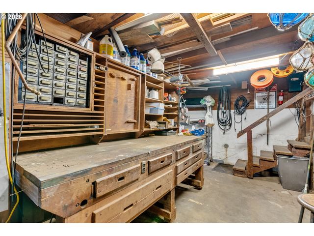 4235 Se WOODWARD St, Portland, OR 97206