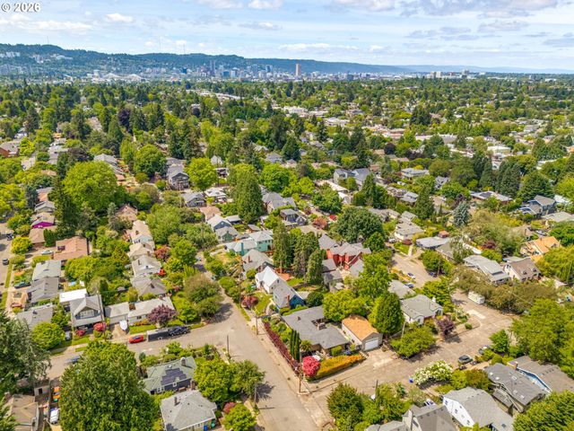 4235 Se WOODWARD St, Portland, OR 97206