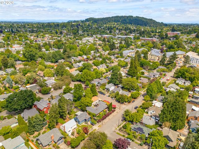 4235 Se WOODWARD St, Portland, OR 97206