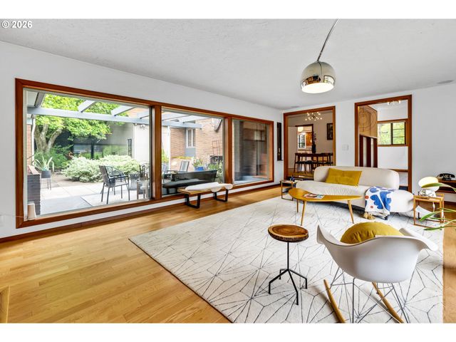 4235 Se WOODWARD St, Portland, OR 97206