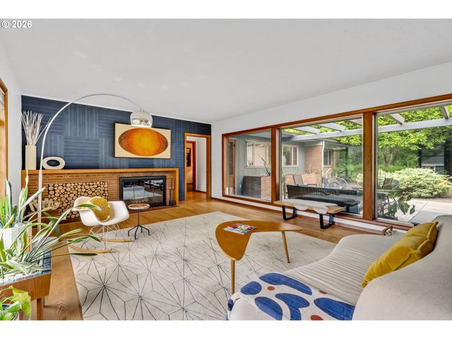 4235 Se WOODWARD St, Portland, OR 97206