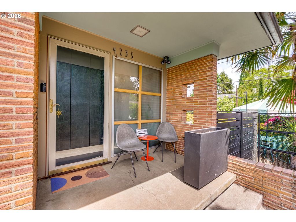 4235 Se WOODWARD St, Portland, OR 97206
