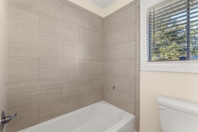 230 Crestwood Lane, Lake Charles, LA 70605