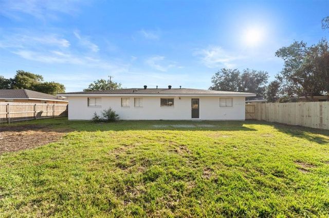 230 Crestwood Lane, Lake Charles, LA 70605