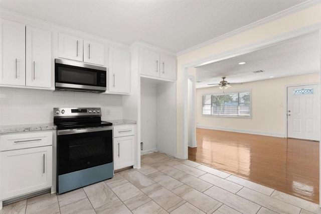 230 Crestwood Lane, Lake Charles, LA 70605