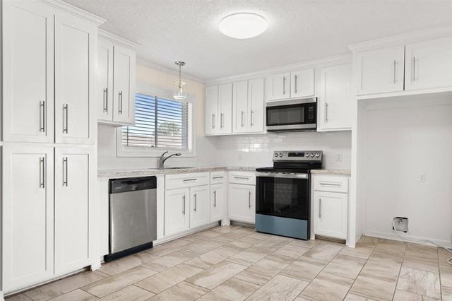 230 Crestwood Lane, Lake Charles, LA 70605