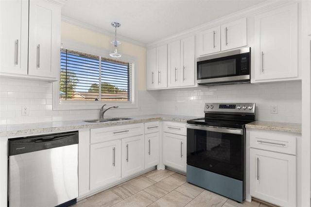 230 Crestwood Lane, Lake Charles, LA 70605