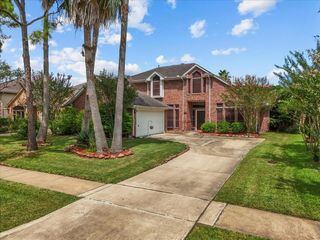 306 Vantage Pointe Circle, League City, TX 77573