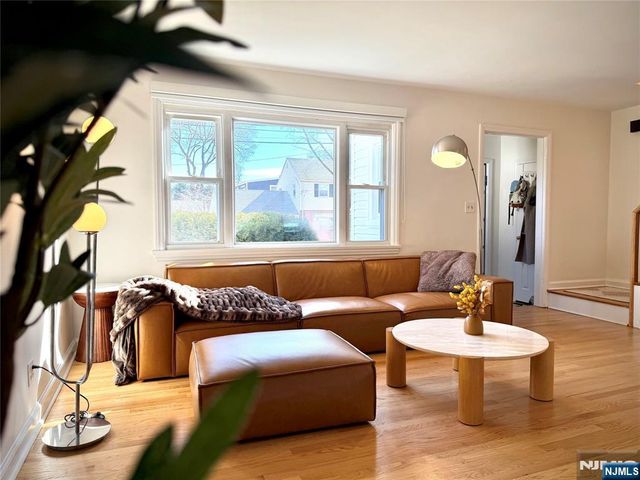 9 Pleasant Avenue, Tenafly, NJ 07670