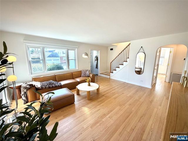 9 Pleasant Avenue, Tenafly, NJ 07670