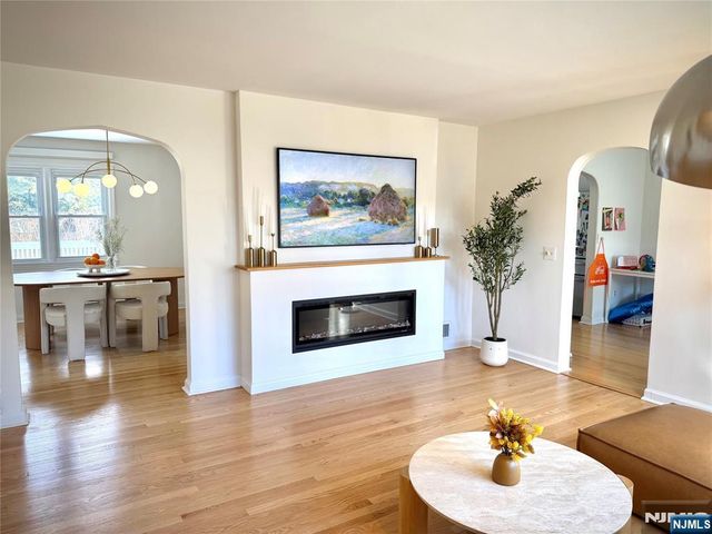 9 Pleasant Avenue, Tenafly, NJ 07670