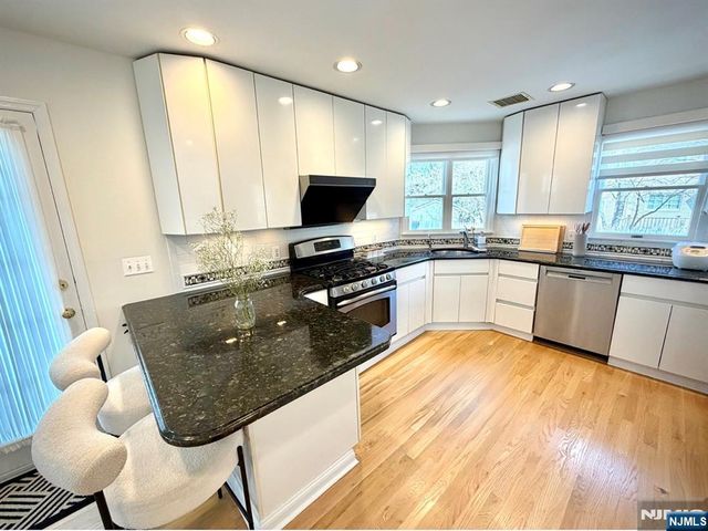 9 Pleasant Avenue, Tenafly, NJ 07670