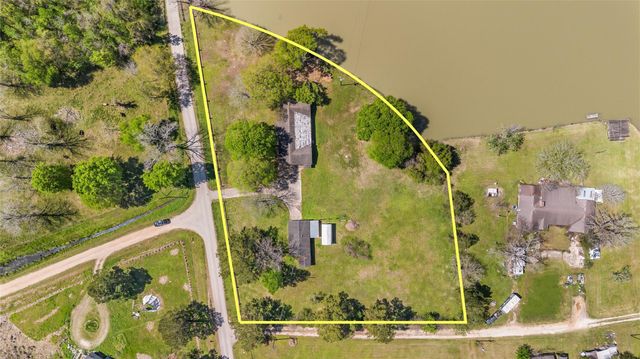 1633 River Road, Goodrich, TX 77335