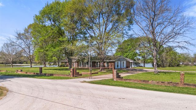 1633 River Road, Goodrich, TX 77335