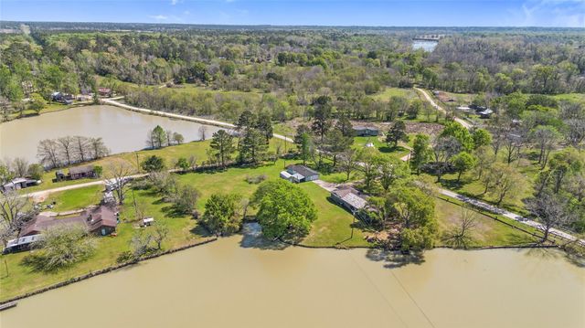 1633 River Road, Goodrich, TX 77335
