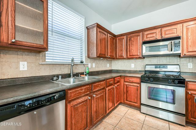 14044 Highweed Drive, Horizon City, TX 79928