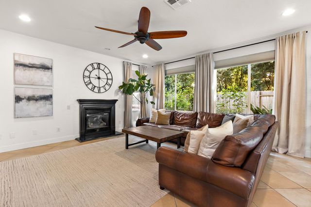 19 Waters Cove Ct, Sacramento, CA 95831