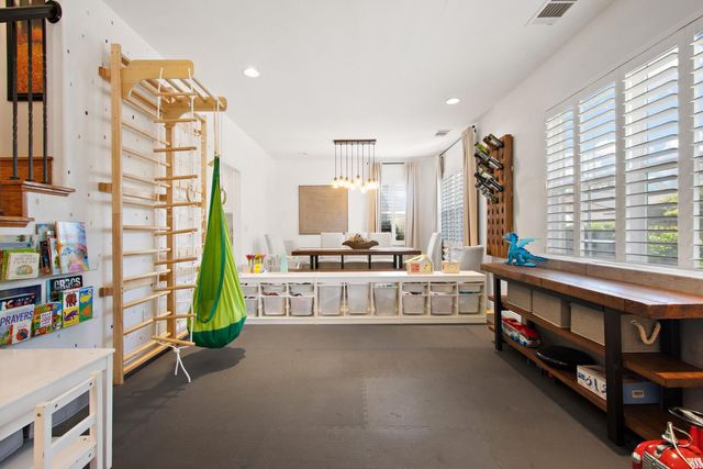 19 Waters Cove Ct, Sacramento, CA 95831