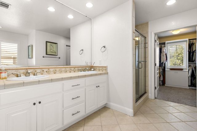 19 Waters Cove Ct, Sacramento, CA 95831