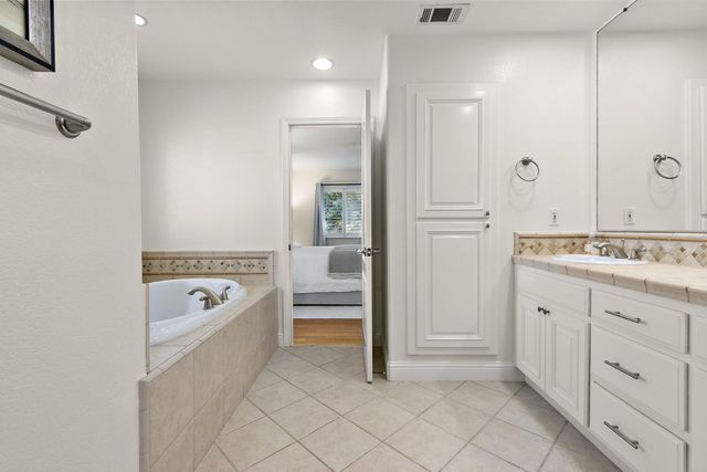 19 Waters Cove Ct, Sacramento, CA 95831