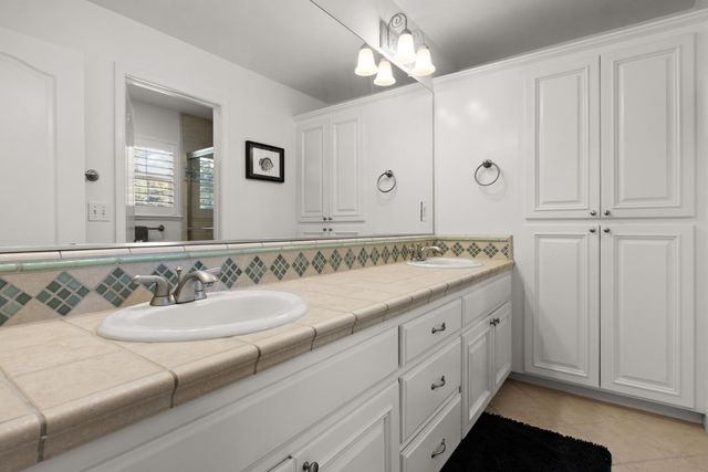 19 Waters Cove Ct, Sacramento, CA 95831