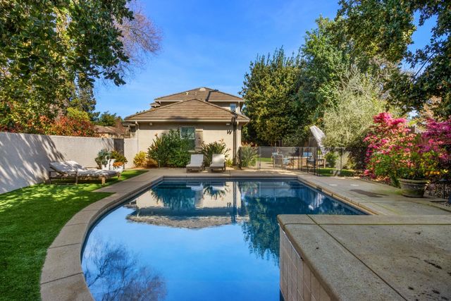 19 Waters Cove Ct, Sacramento, CA 95831