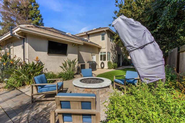 19 Waters Cove Ct, Sacramento, CA 95831