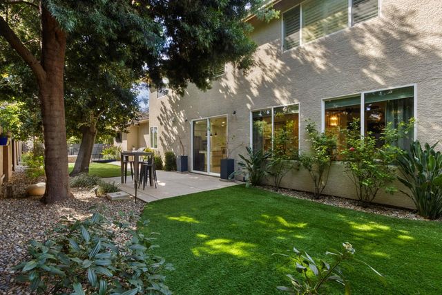 19 Waters Cove Ct, Sacramento, CA 95831