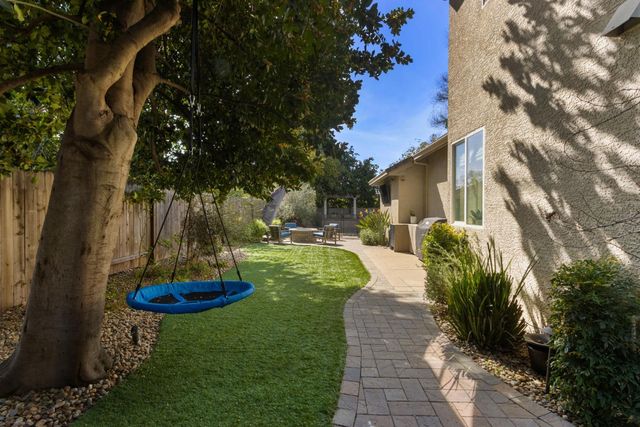 19 Waters Cove Ct, Sacramento, CA 95831