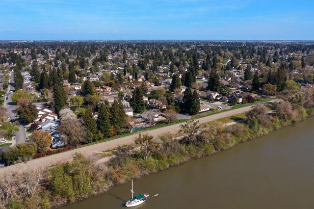 19 Waters Cove Ct, Sacramento, CA 95831