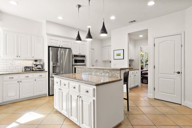 19 Waters Cove Ct, Sacramento, CA 95831