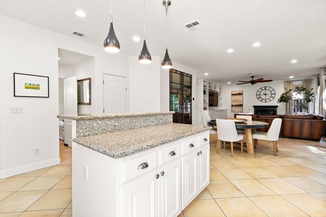 19 Waters Cove Ct, Sacramento, CA 95831