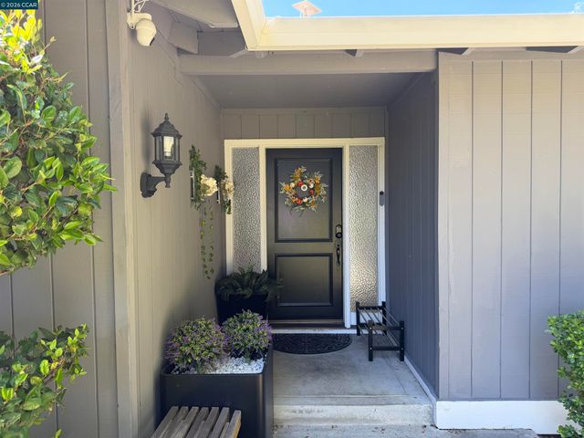 2017 W Rancho Verde Cir, Danville, CA 94526