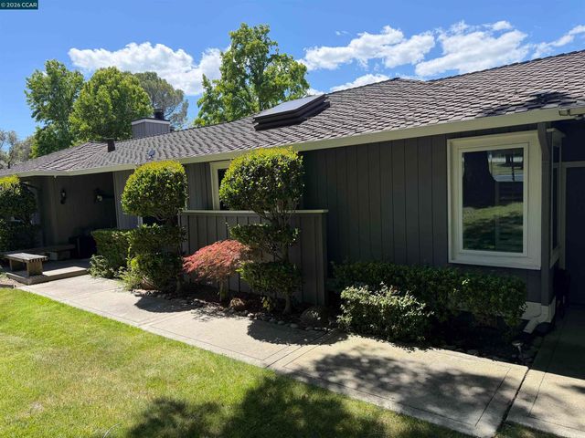 2017 W Rancho Verde Cir, Danville, CA 94526