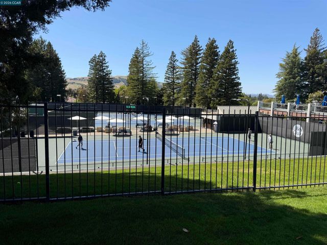 2017 W Rancho Verde Cir, Danville, CA 94526