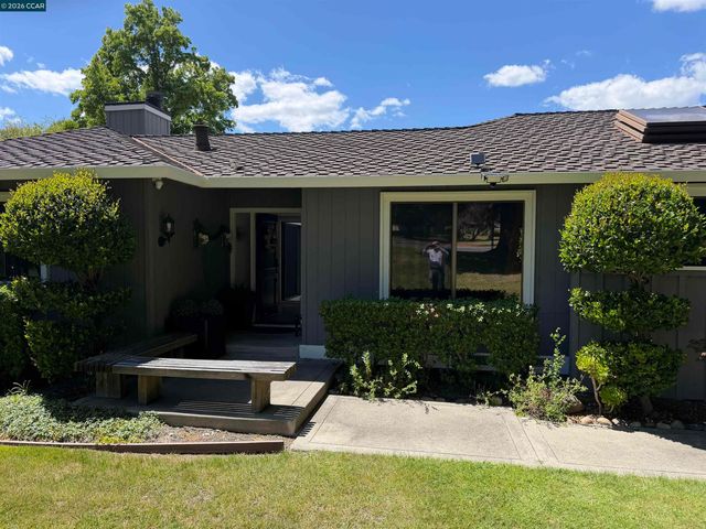 2017 W Rancho Verde Cir, Danville, CA 94526