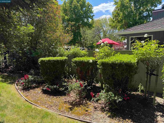 2017 W Rancho Verde Cir, Danville, CA 94526