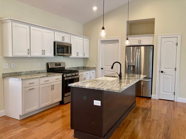 28 Spring Street, Petersham, MA 01366