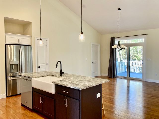 28 Spring Street, Petersham, MA 01366