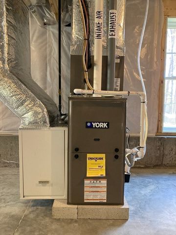 28 Spring Street, Petersham, MA 01366