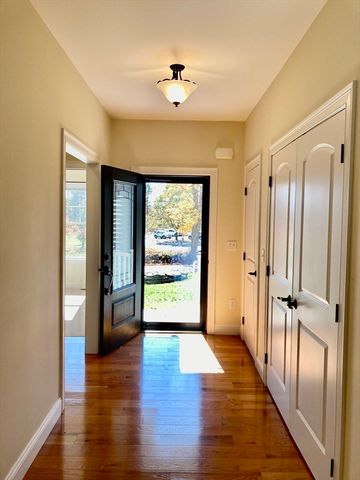 28 Spring Street, Petersham, MA 01366