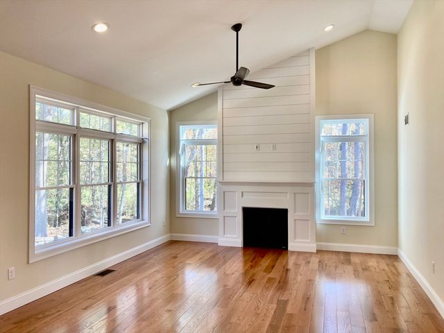 28 Spring Street, Petersham, MA 01366