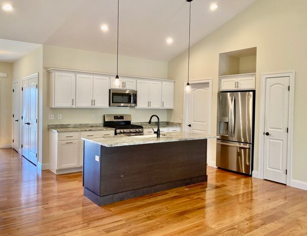 28 Spring Street, Petersham, MA 01366