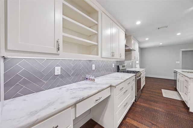 3945 Clubway Lane, Farmers Branch, TX 75244