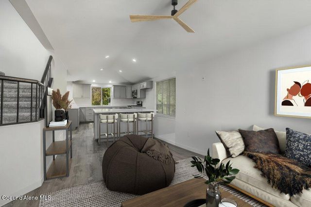 3089 E LAKE FOREST DR, Hayden Lake, ID 83835