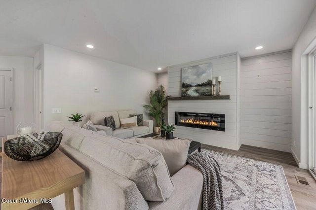 3089 E LAKE FOREST DR, Hayden Lake, ID 83835